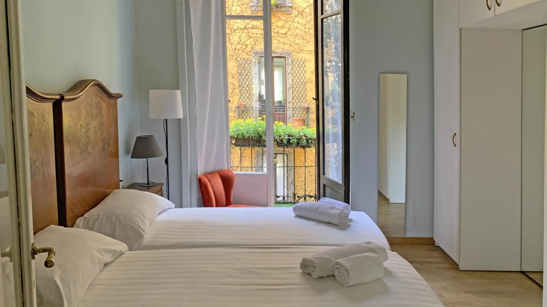Apartament Splendido Quadrilocale Liberty In Porta Venezia Mediolan