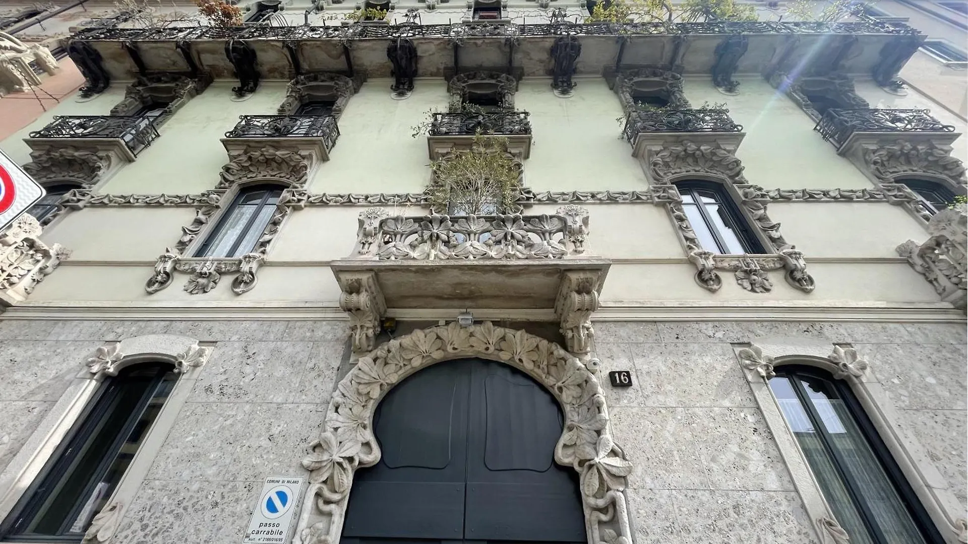 Апартаменты Splendido Quadrilocale Liberty In Porta Venezia Милан 0*,  Италия